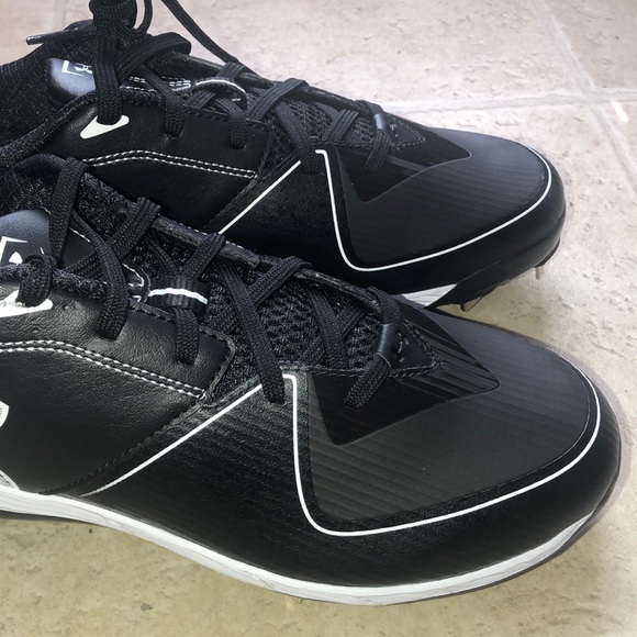 Under Armour baseball cleats - Picture 2 of 4